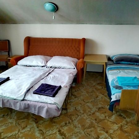 Vadkacsa Apartmanhaz Medencevel Zamardi Exterior photo