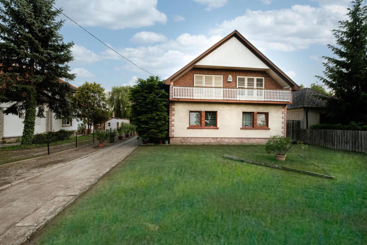 Vadkacsa Apartmanhaz Medencevel Zamardi Exterior photo