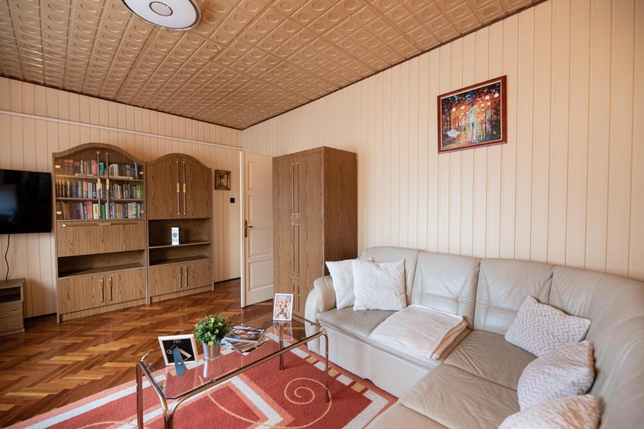 Vadkacsa Apartmanhaz Medencevel Zamardi Exterior photo