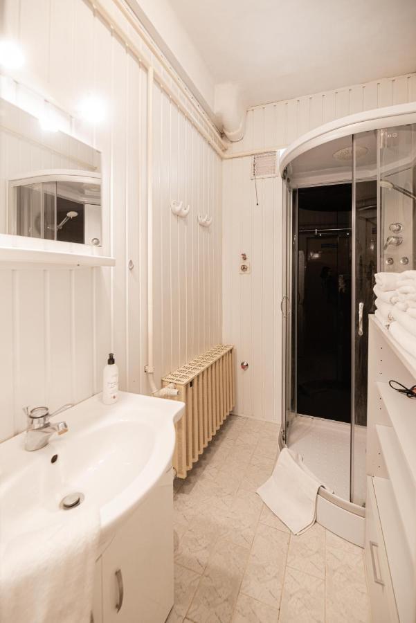 Vadkacsa Apartmanhaz Medencevel Zamardi Exterior photo