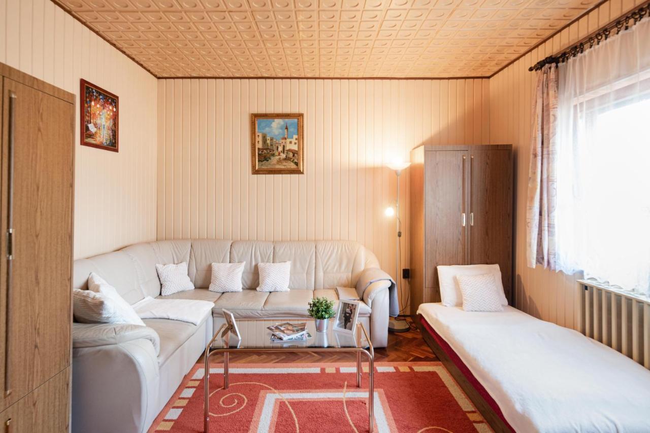 Vadkacsa Apartmanhaz Medencevel Zamardi Exterior photo