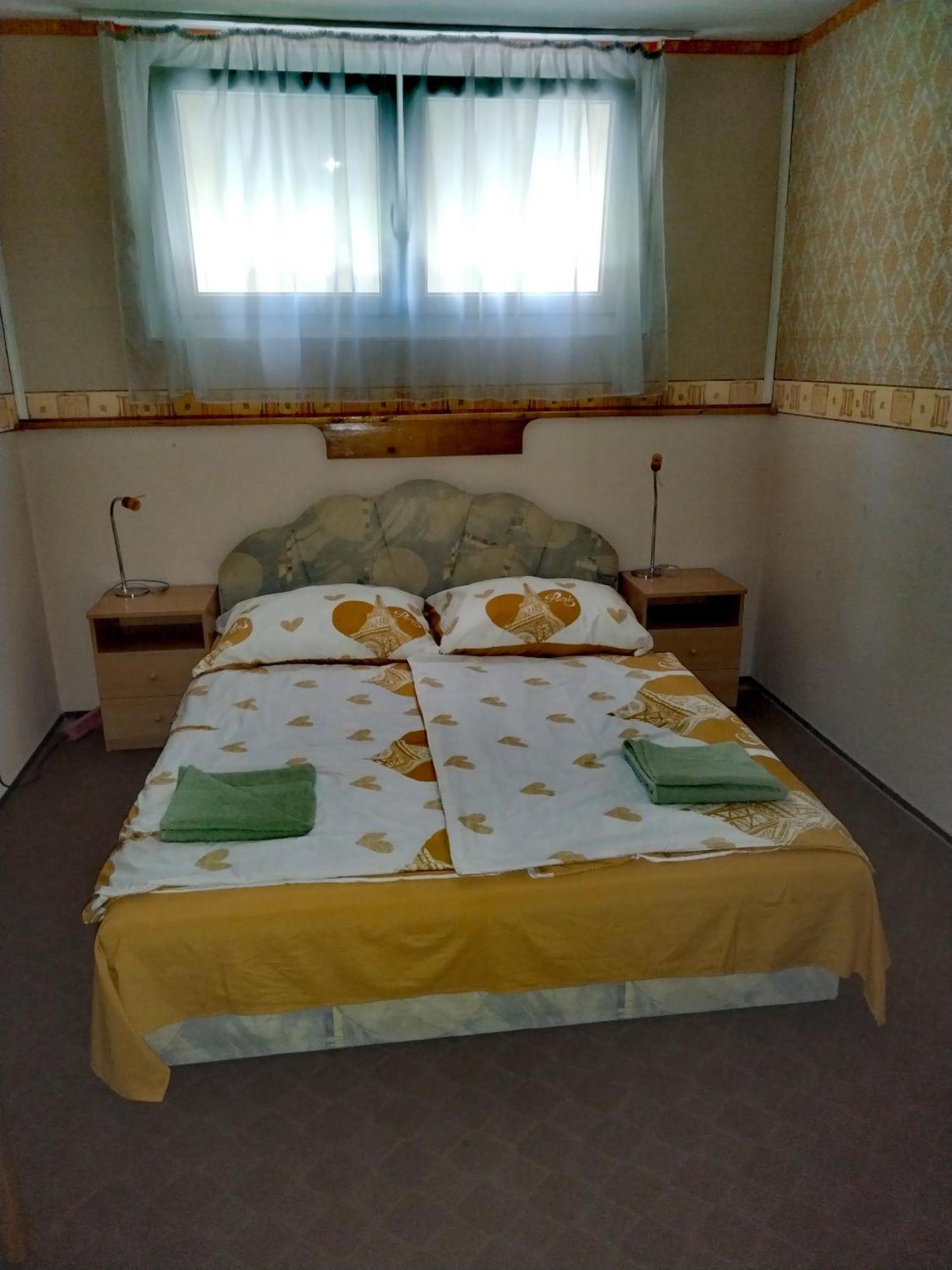 Vadkacsa Apartmanhaz Medencevel Zamardi Exterior photo